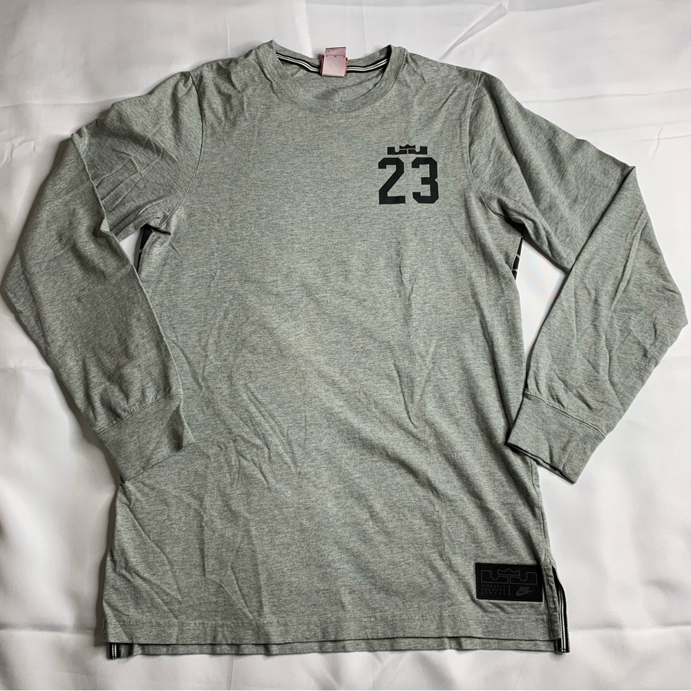 Nike Air Jordan Grey Summit County Grey Size: Medium Long Sleeve